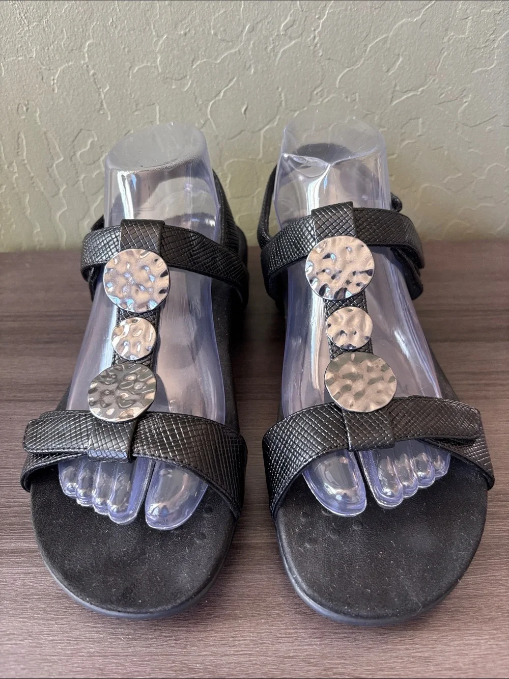 Vionic Farra Lizard Black Faux Leather Sandals Metallic Accent Size 8